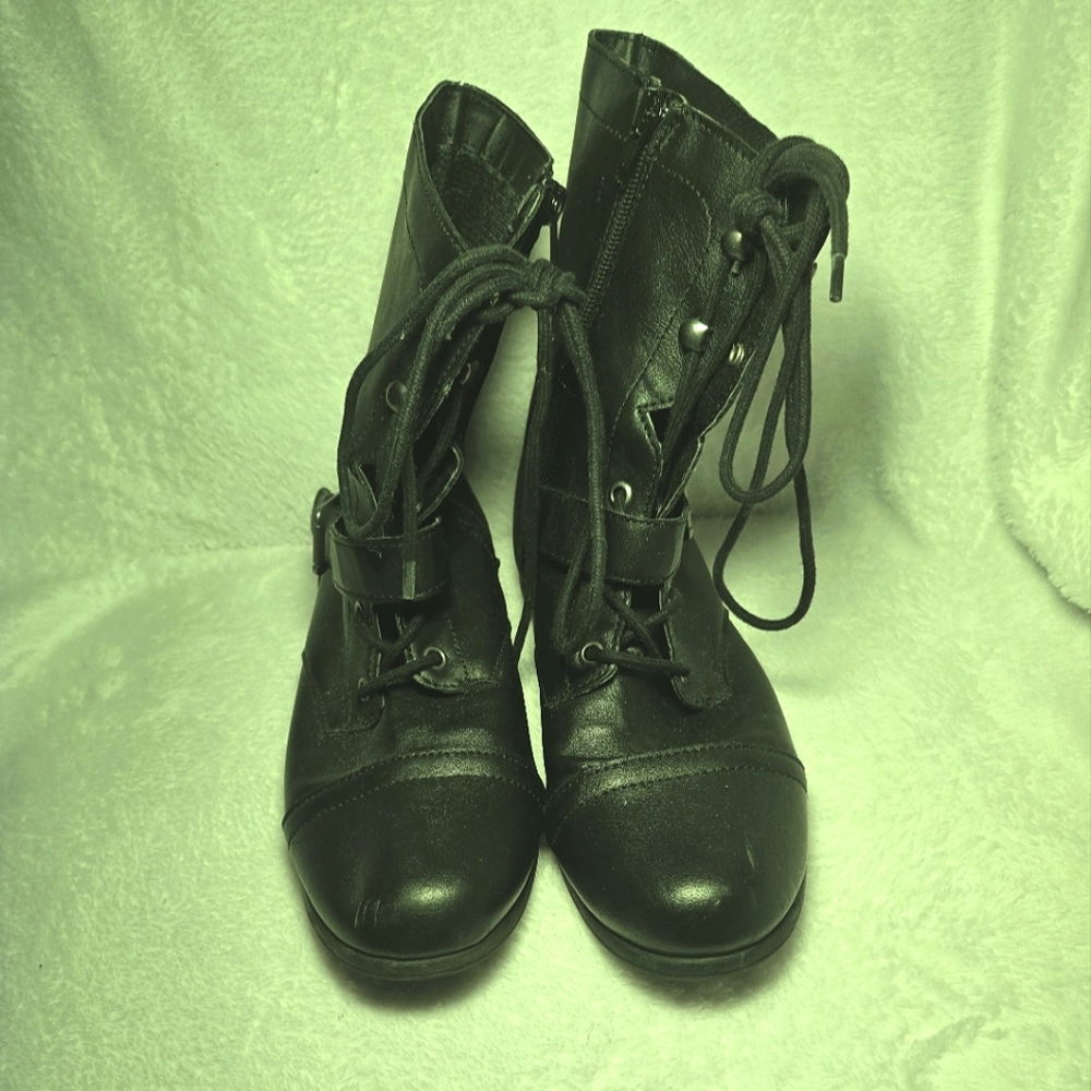 Womens Black boots